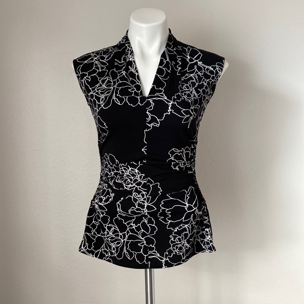 Vince Camuto Floral Sleeveless V-Neck Fitted Top Black White Size XS